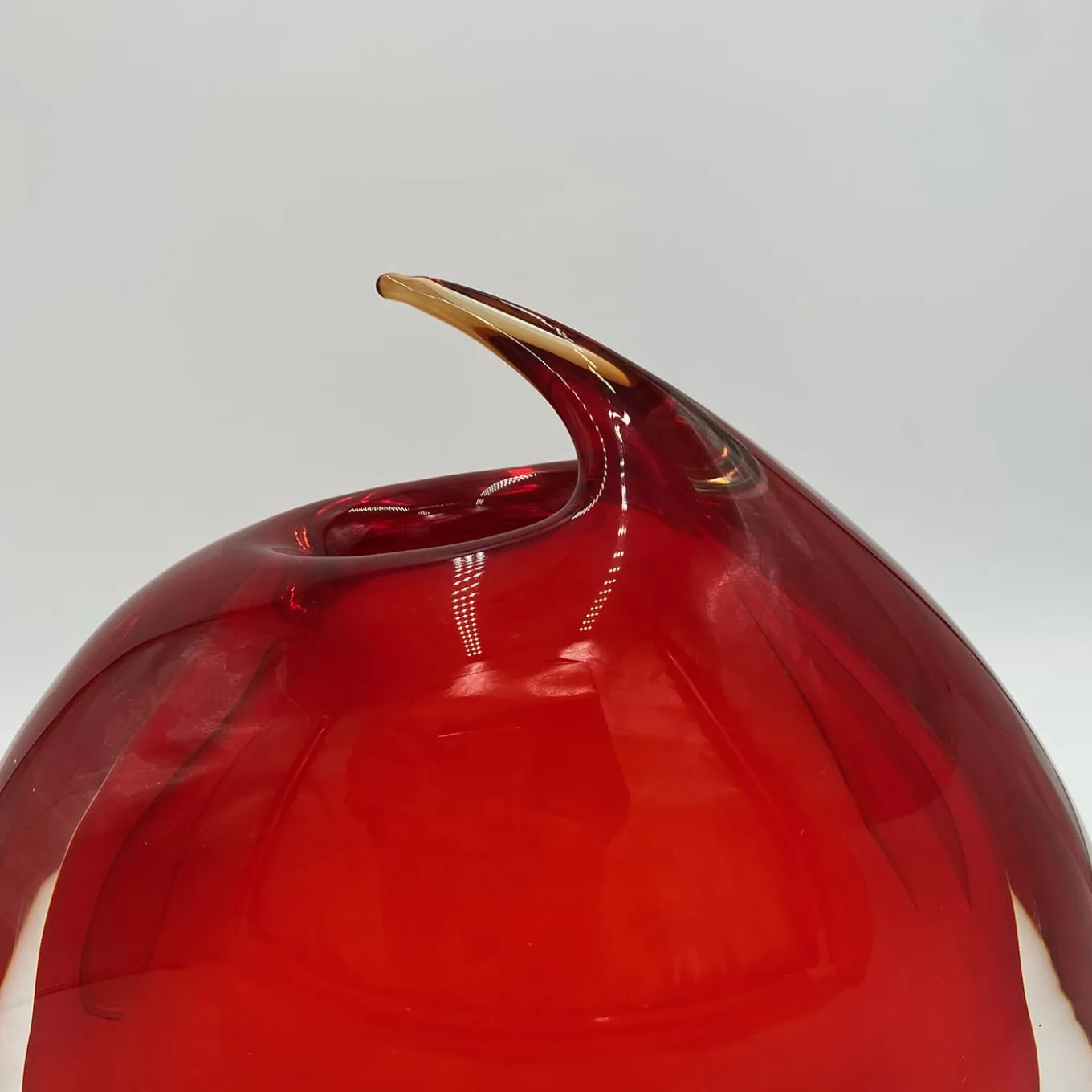 Unghia Red Vase