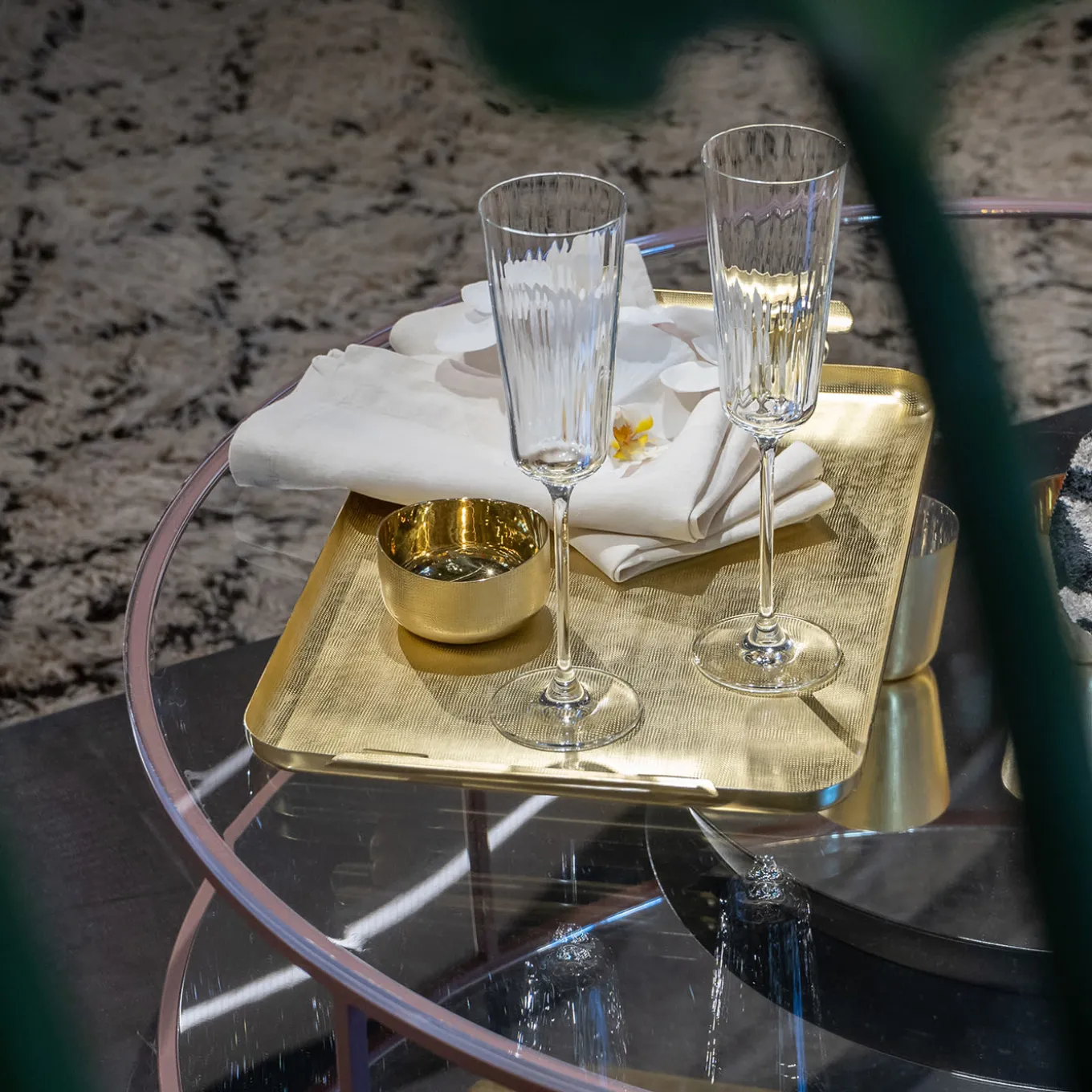 Velvet 1 tray with handles