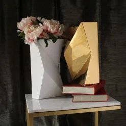 Verso A Gold Vase by Antonio Saporito