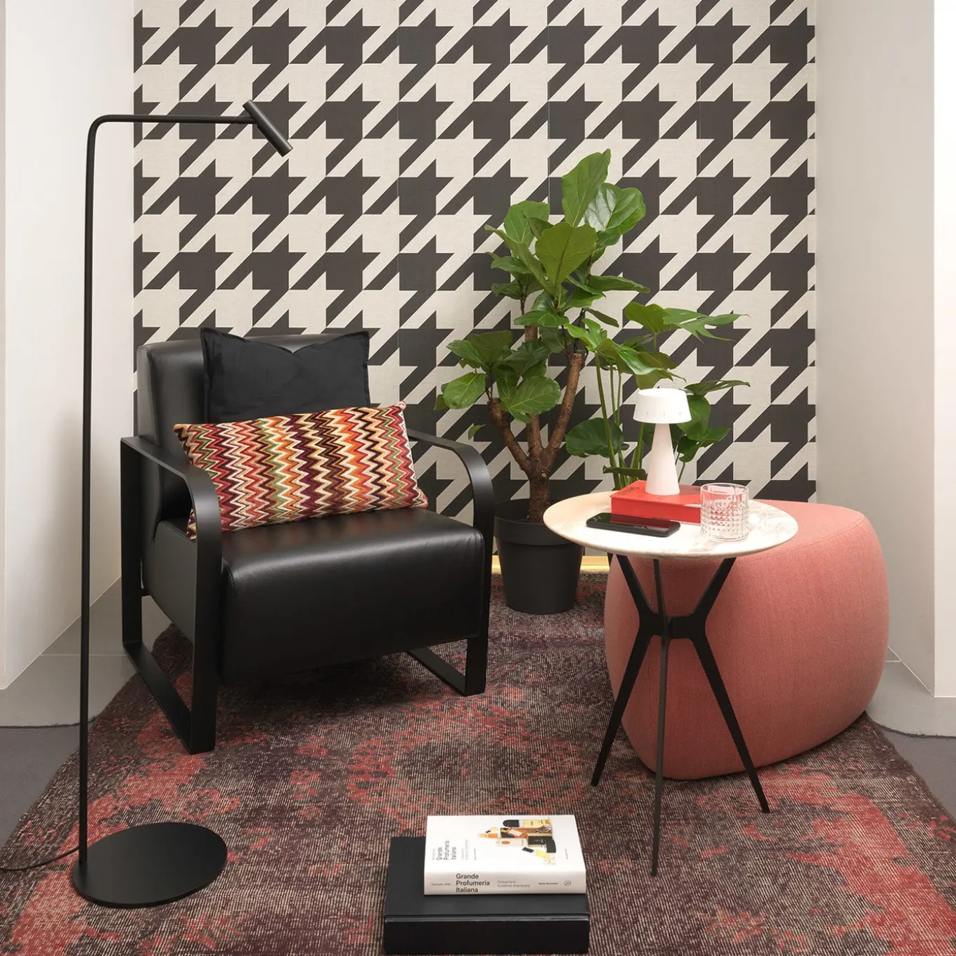 Viola Black Armchair