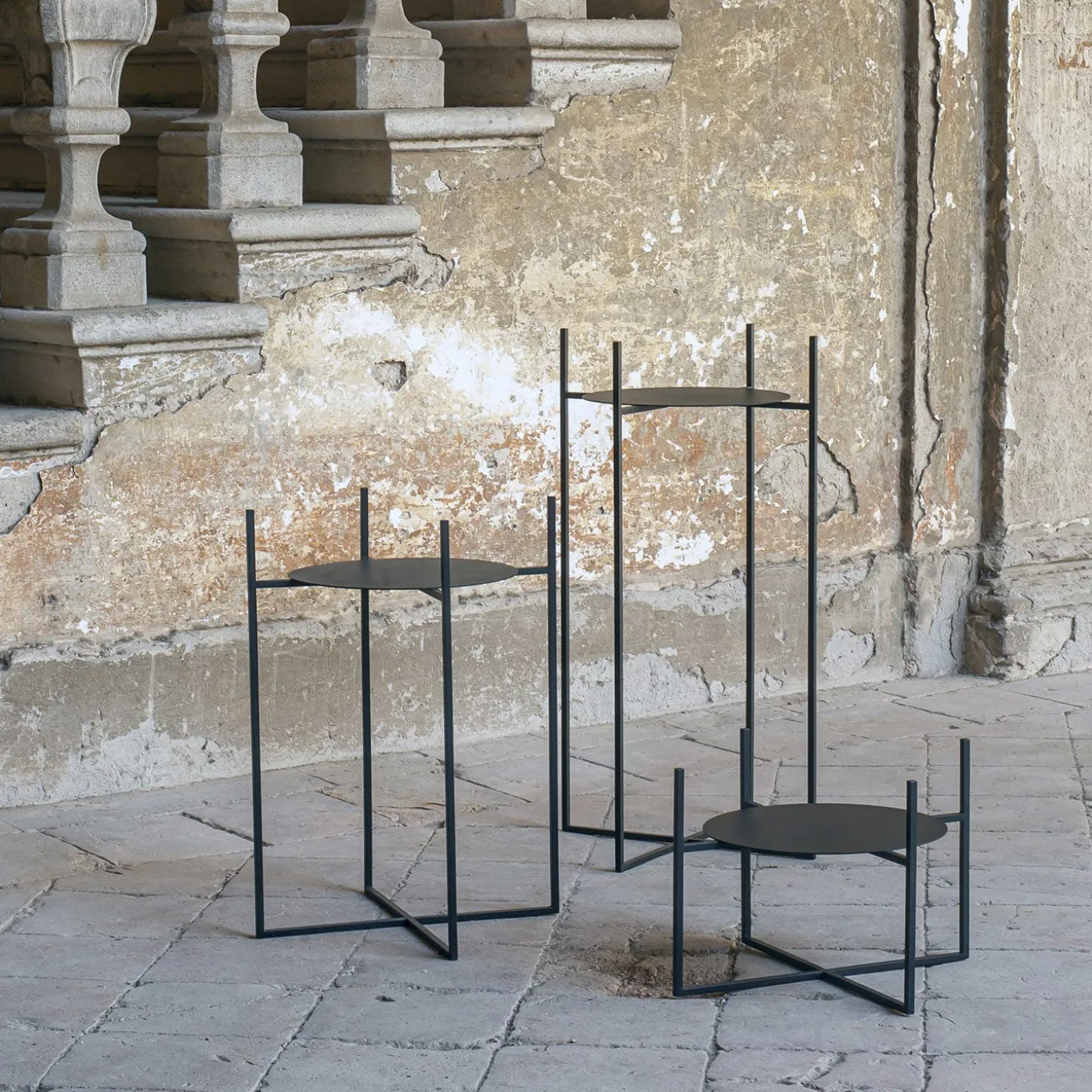 Vitis Nexum Tall Black Abatellis Cachepot