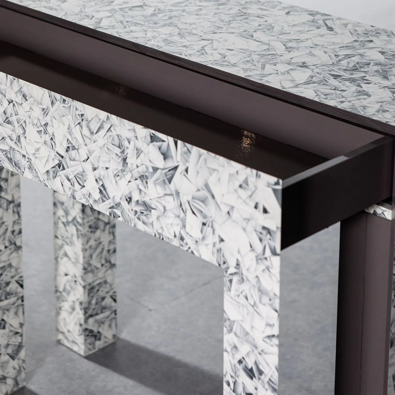 Vuoto Cubista Console