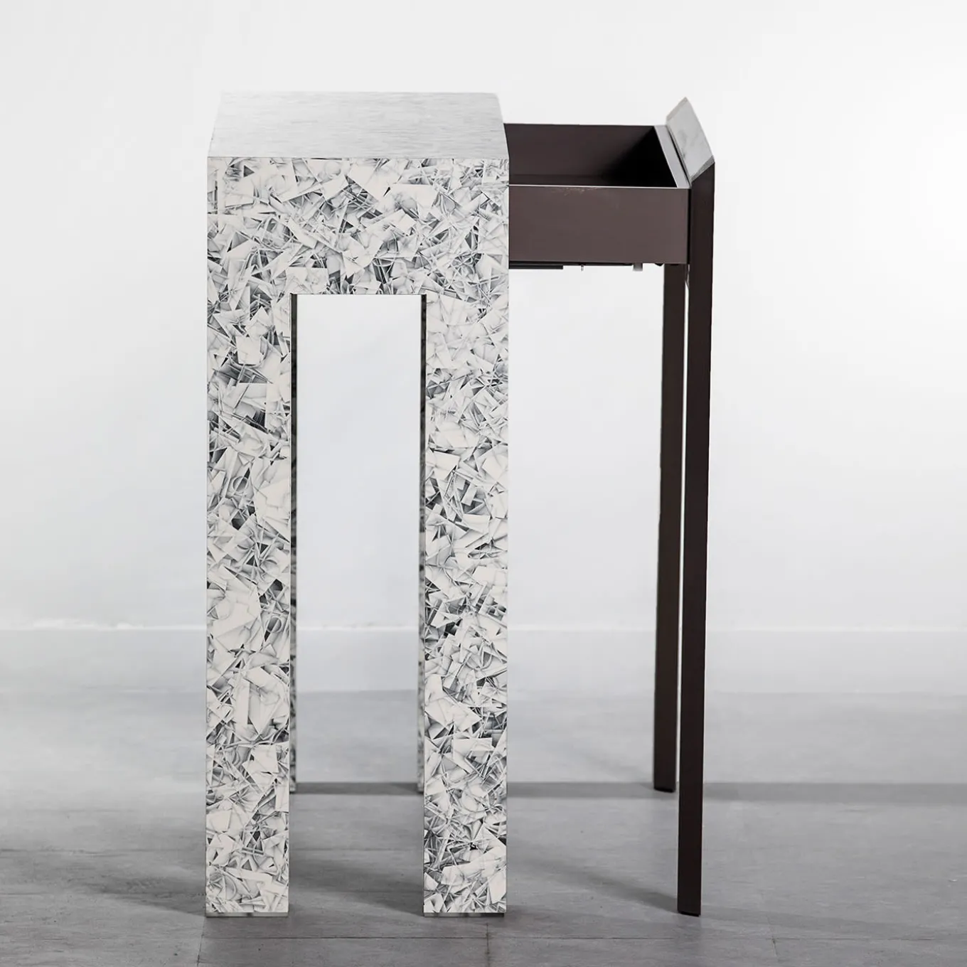 Vuoto Cubista Console