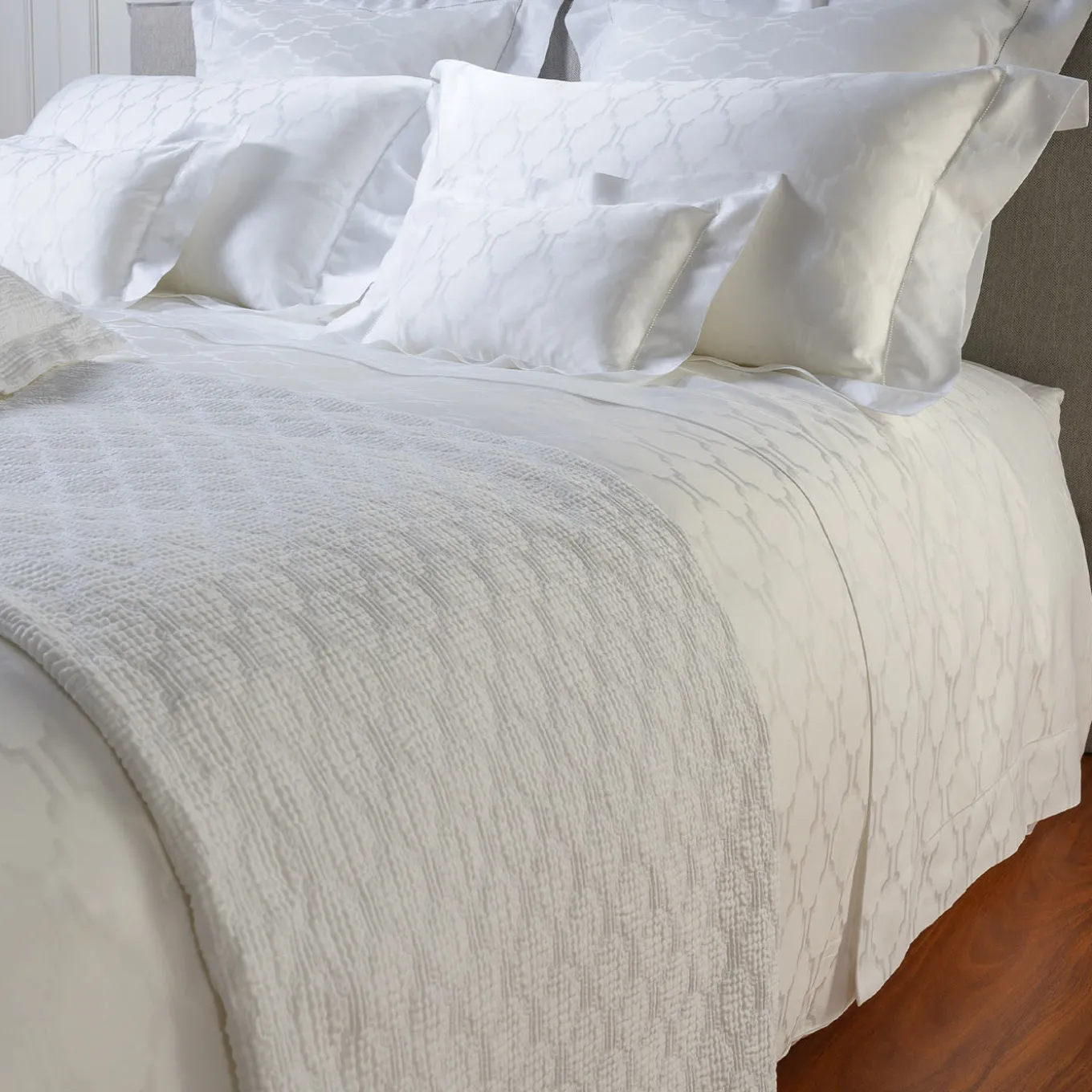 Waldorf Large Patterned White Pillowcase
