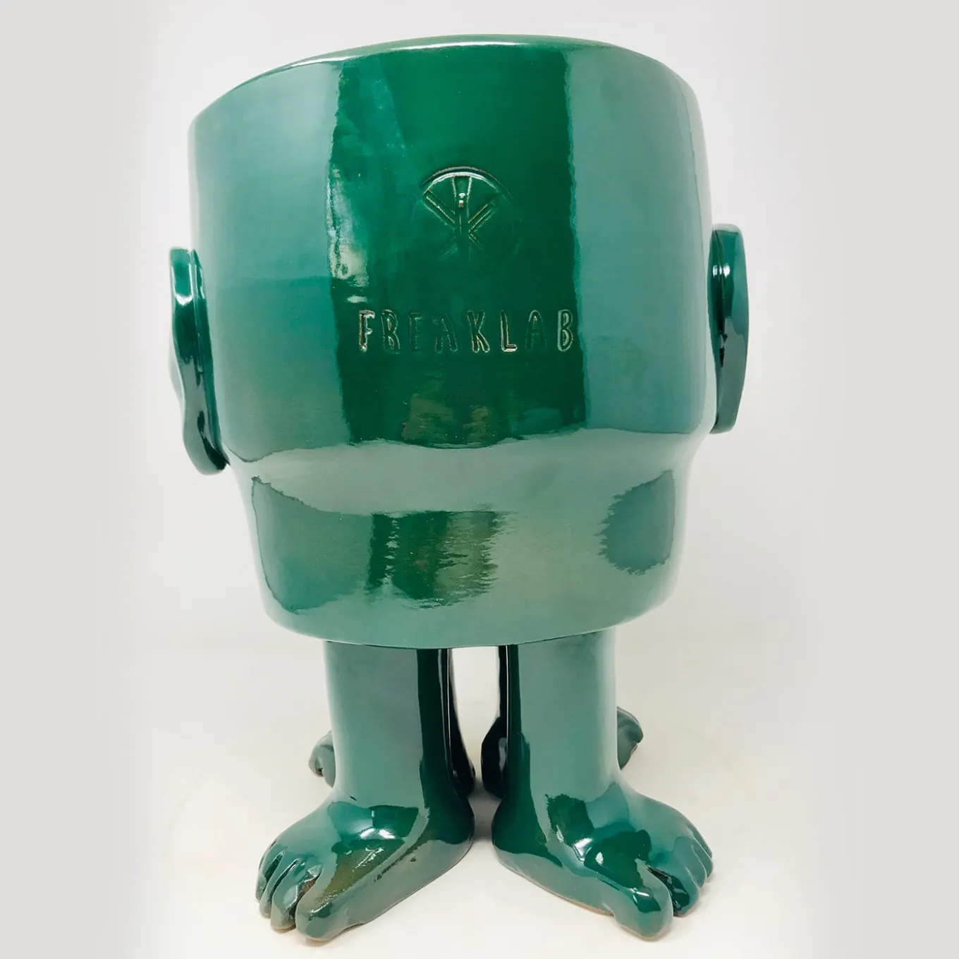 Walking Head Medium Green Flower Pot