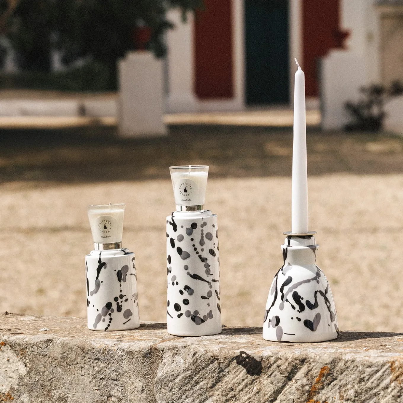 White and Black Totem with Scented Candle Fragrance Mandorlo