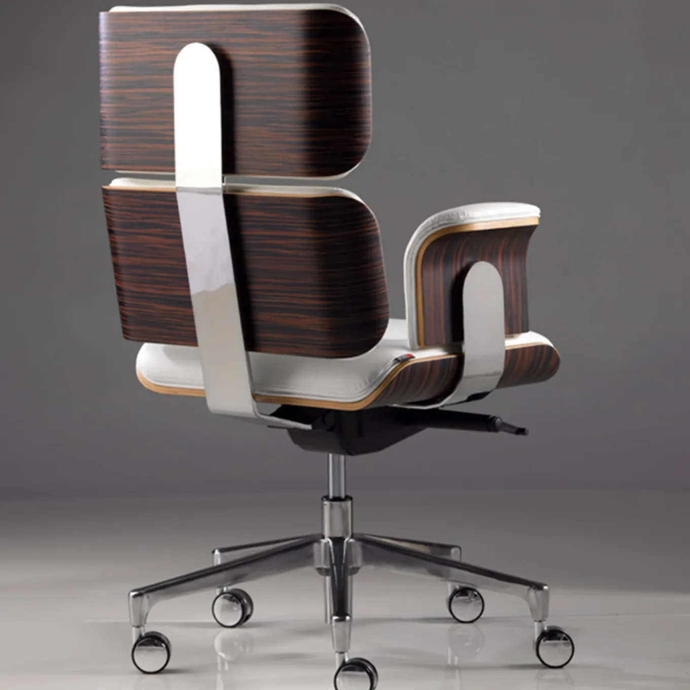 White Armadillo/2 Swivel Armchair by Rainer Bachschmid