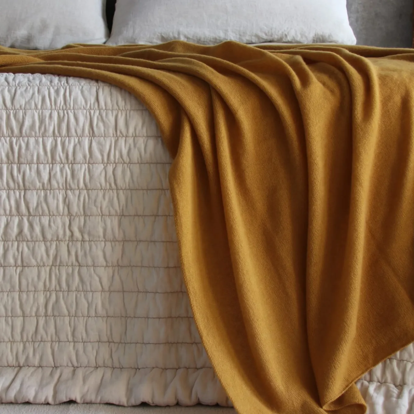 White New Wavy Linen Blanket