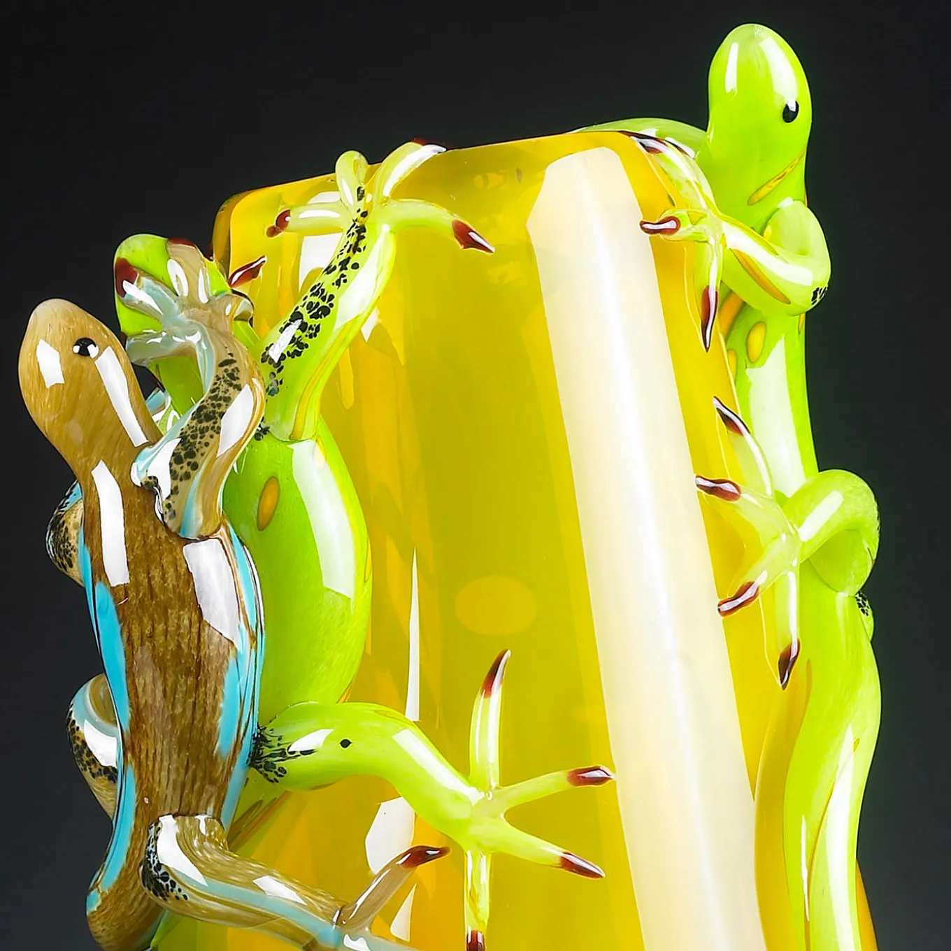 Yellow Vase with 3 Geckos