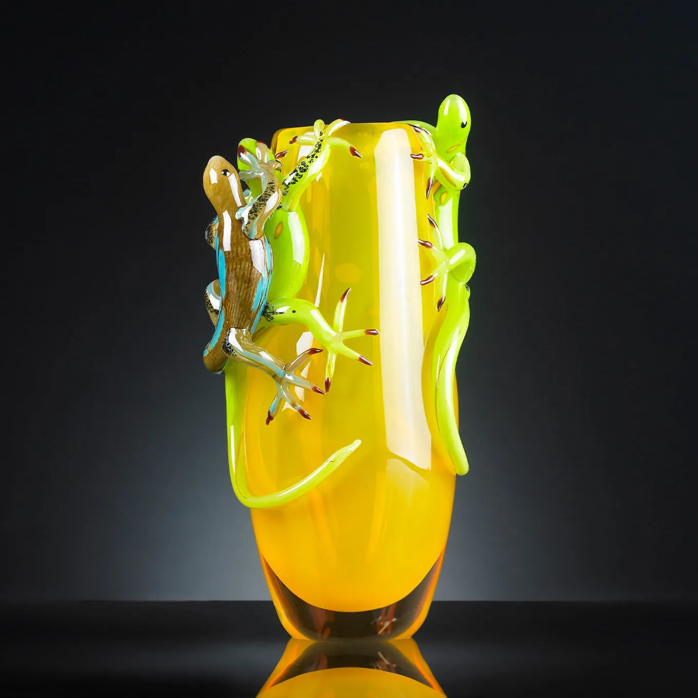 Yellow Vase with 3 Geckos