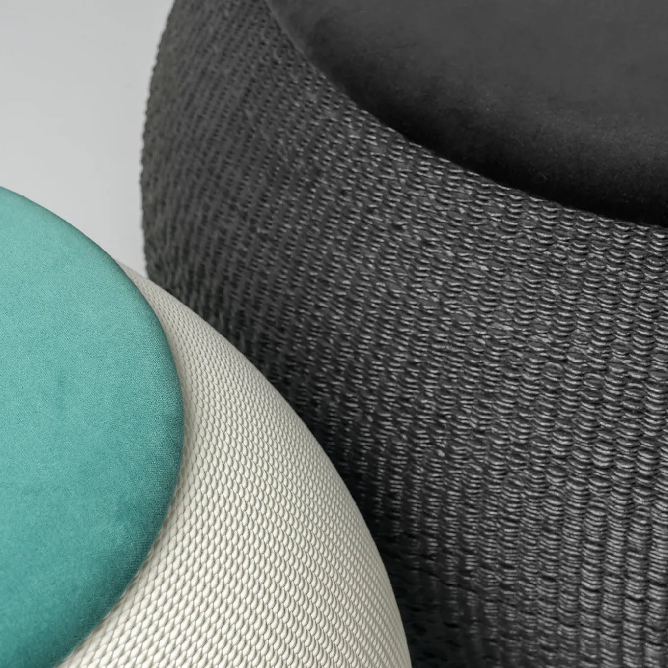 ZERO Round Medium Black Ottoman